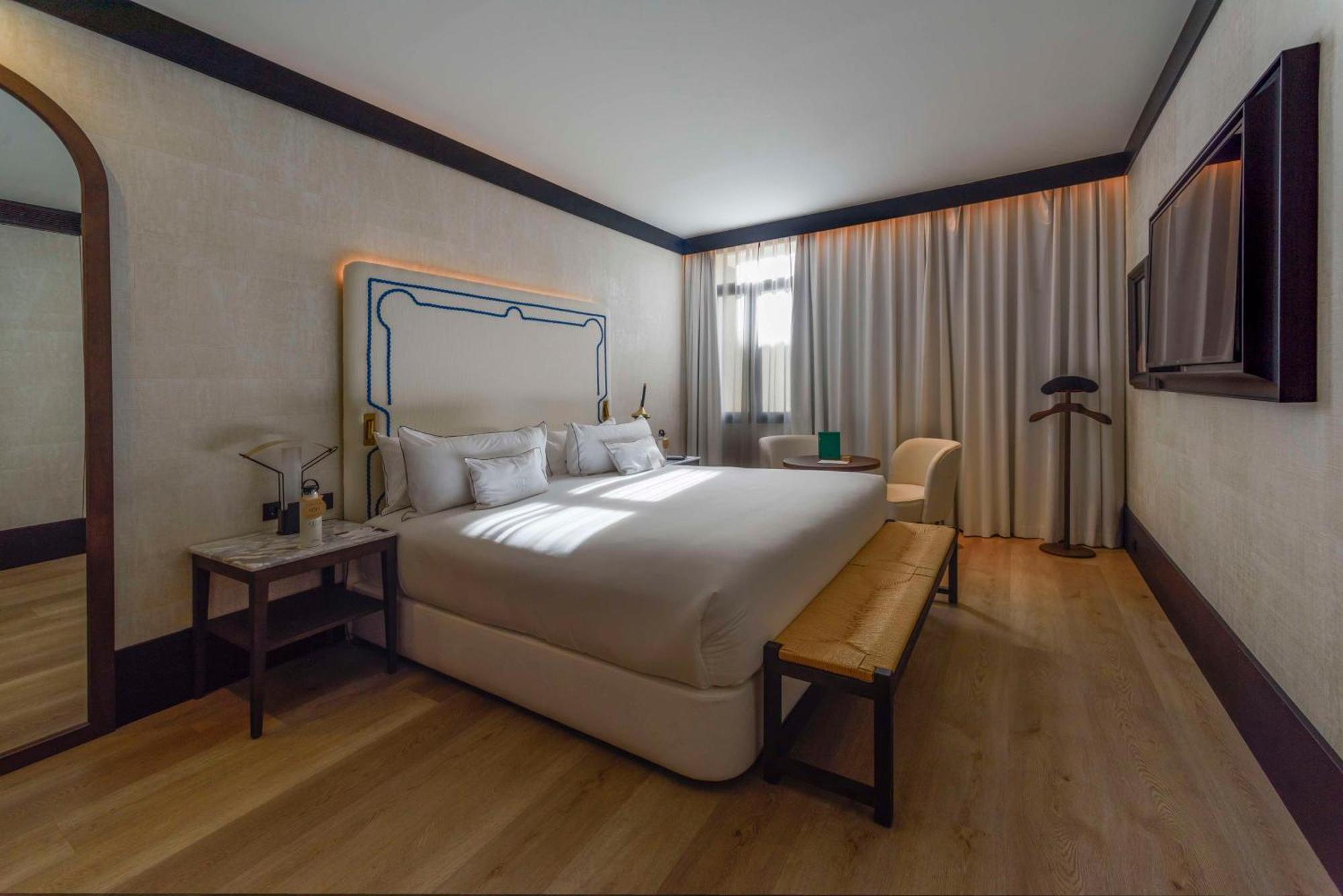 Hotel Montera Madrid, Curio Collection By Hilton Exteriör bild